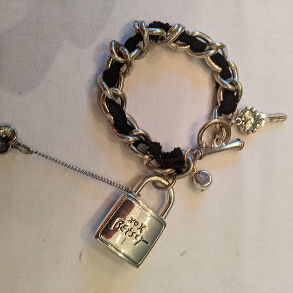 Betsy Johnson bracelet - Picture 1 of 4